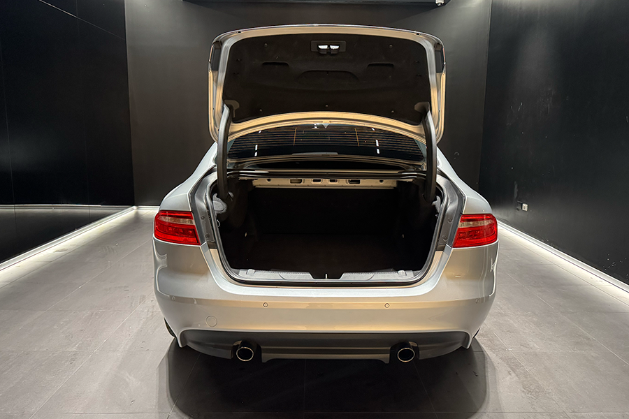 Jaguar XE Pure Luxury